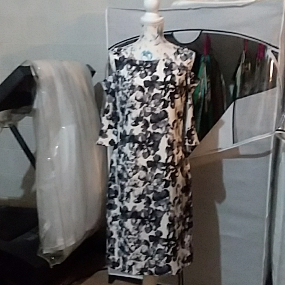 Black and white 3/4 sleeve cut shoulder dress